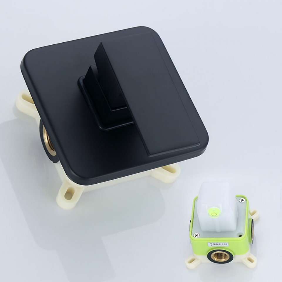 Divara Quraşdırılan Duş Qarışdırıcı Kran -  İsti və Soyuq Su İdarəetməsi